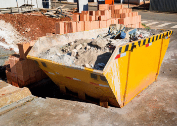 Die richtige Containergröße für Ihre Baustelle in Köln auswählen